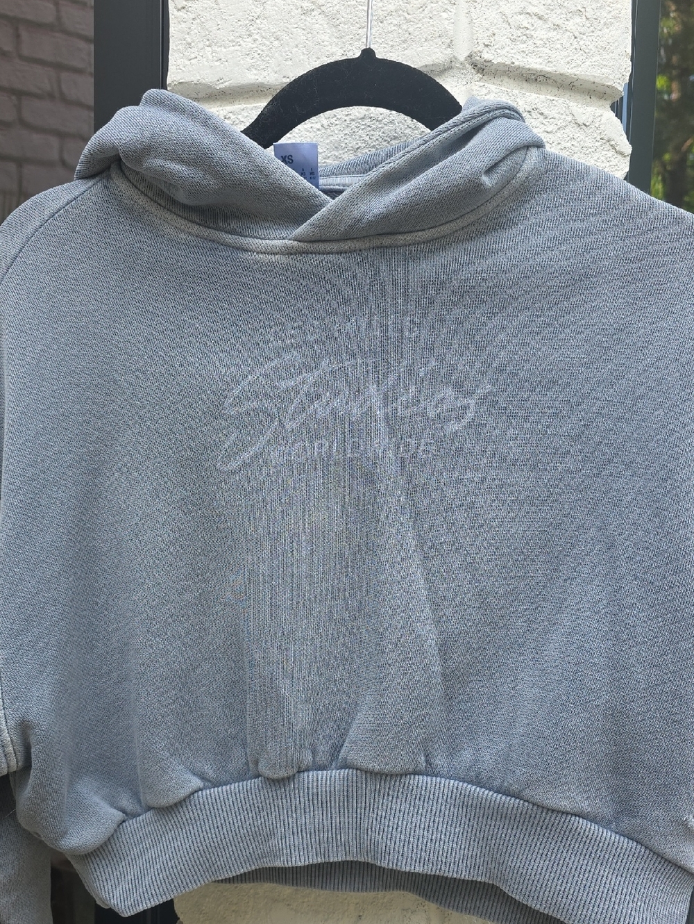 Les Mills Studios World Wide Women's Light Gray Hoddie.